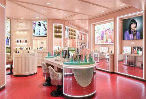 Gucci makeup store